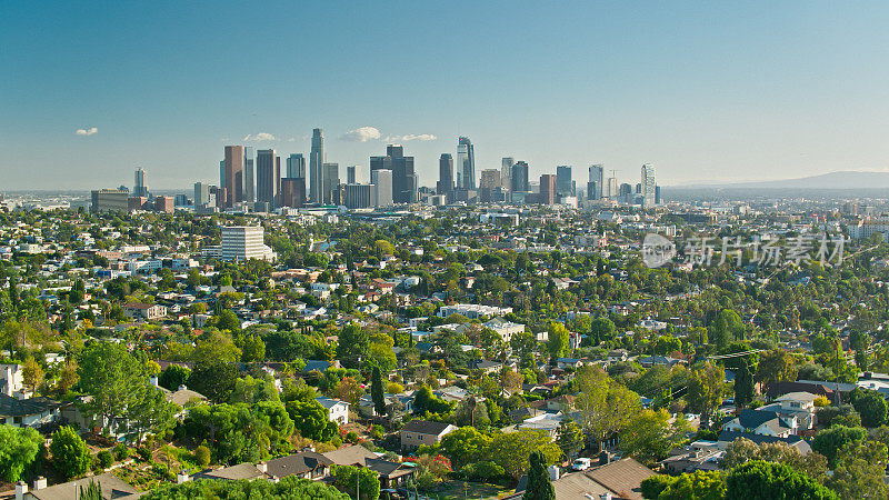 从银湖俯瞰洛杉矶市中心