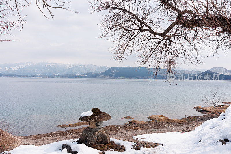日本山形县冬季的太泽湖