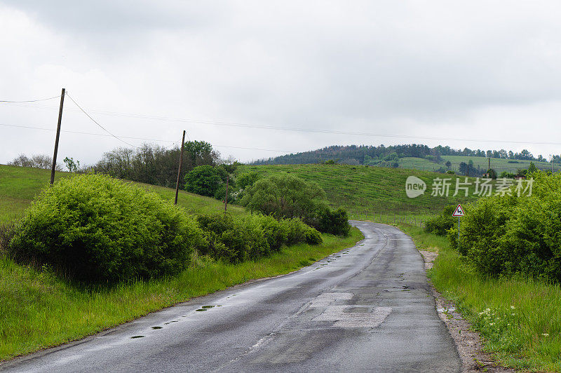 空无一人的道路