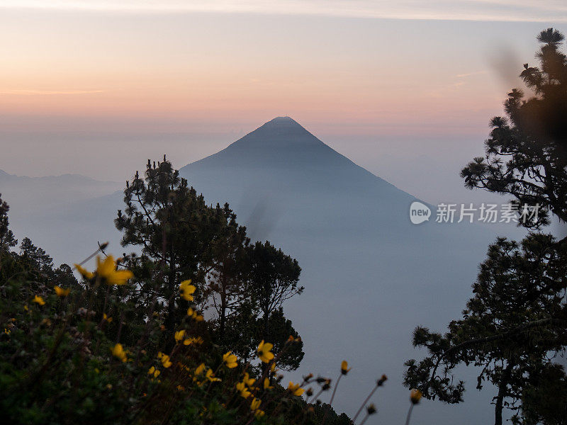 危地马拉的阿卡特南戈火山