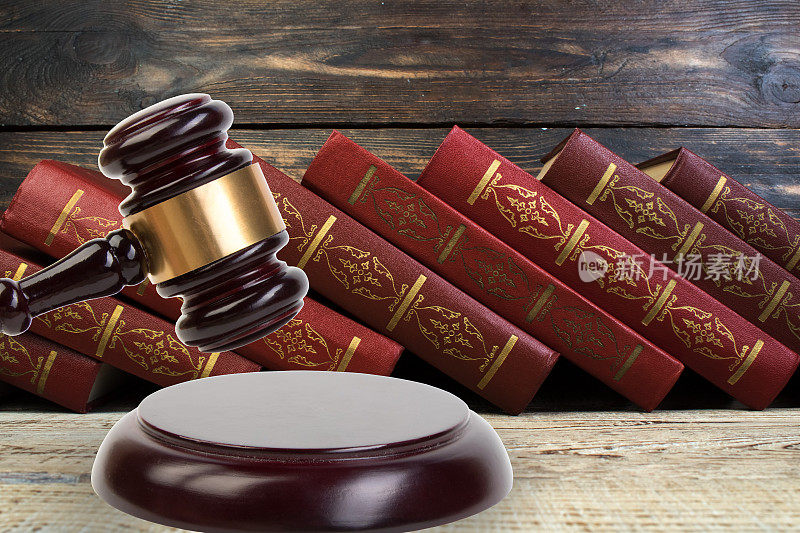 法律与正义，合法性概念，木槌法官，法律图书馆概念。
