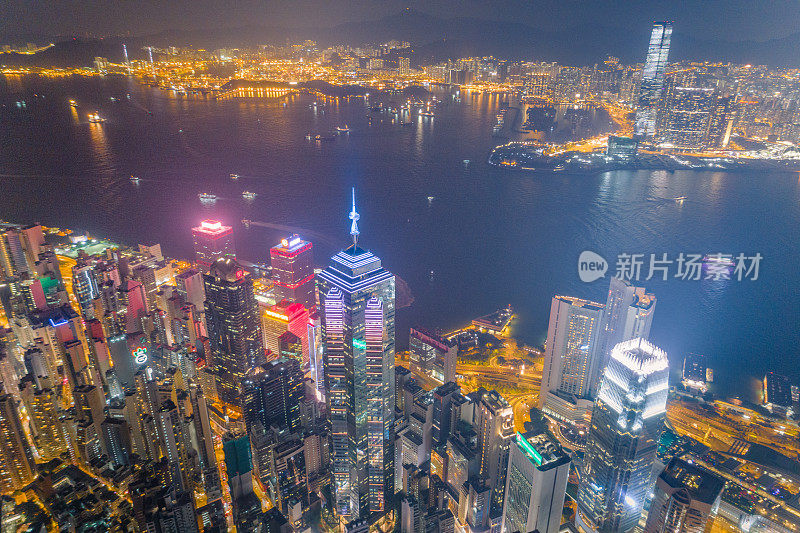 鸟瞰图的香港城市天际线和维多利亚港日落在中国