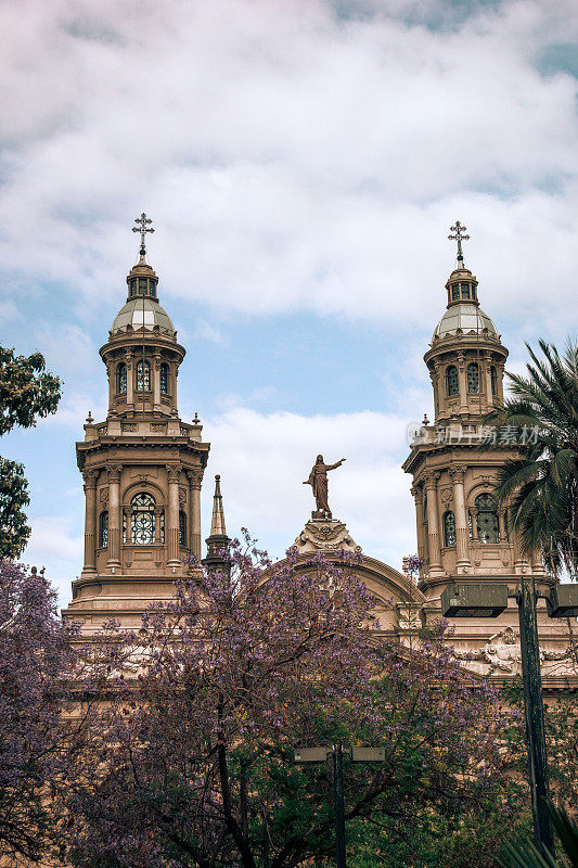 智利圣地亚哥大都会大教堂，阿马斯广场。