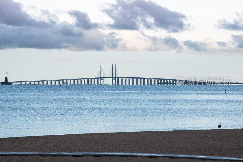 Öresund丹麦海岸看到的桥