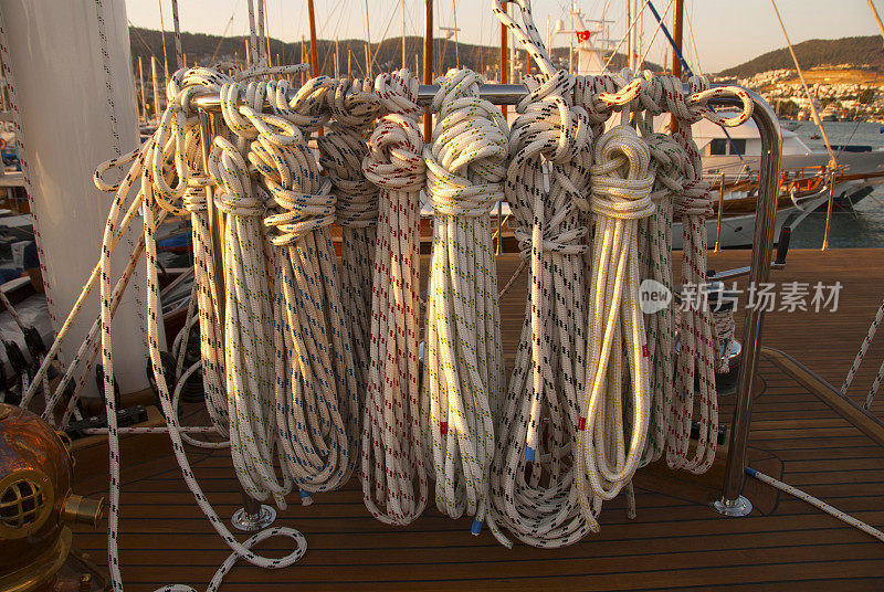 甲板上的绳子