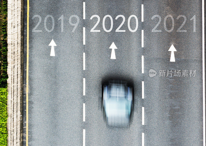 2019年，2020年，2021年在城市街道上