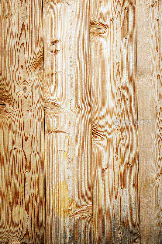 木材纹理的背景。质朴的松木野餐桌。风化的打结松木。