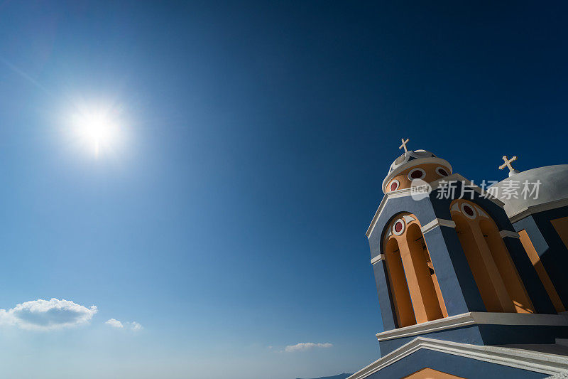 希腊圣托里尼岛Thira的一座东正教教堂的圆顶