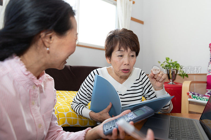 高级女性和未来规划顾问