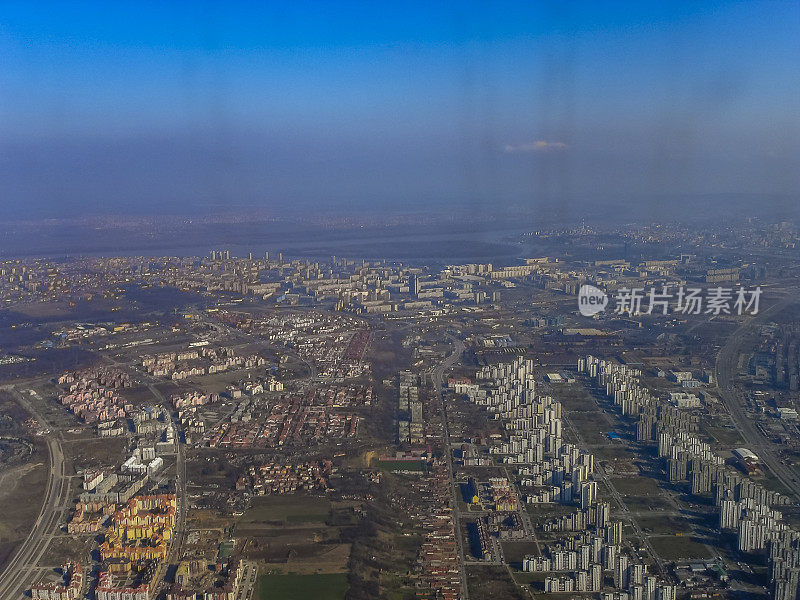 新贝尔格莱德的城市，从飞机上看。塞尔维亚贝尔格莱德，2007年