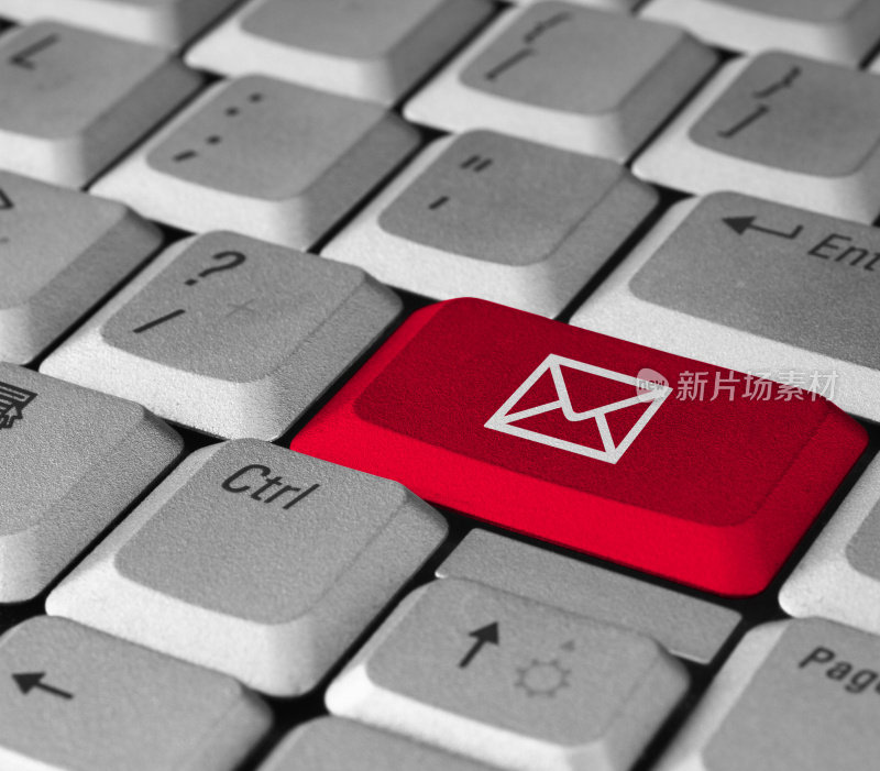 修改的电脑键盘，一个红色的电子邮件按钮