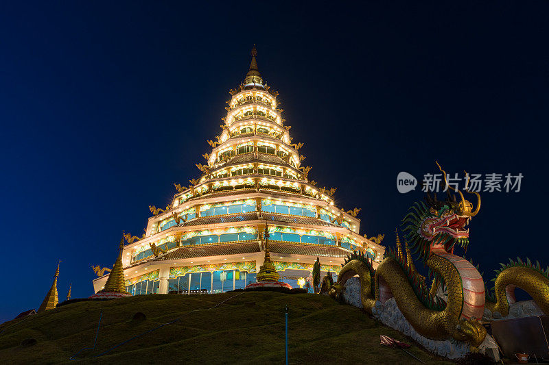 金塔九层有龙纹的中国寺庙——清莱华华pla康庙