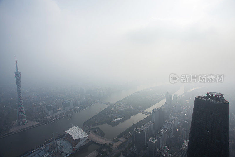 从广州东塔俯瞰雾霾日