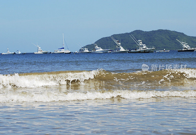 亚塔马林多海滩