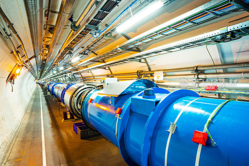 LHC射频加速器的明亮图像