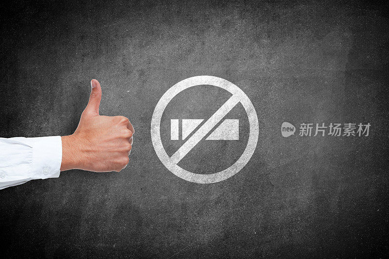 禁止吸烟和竖起大拇指