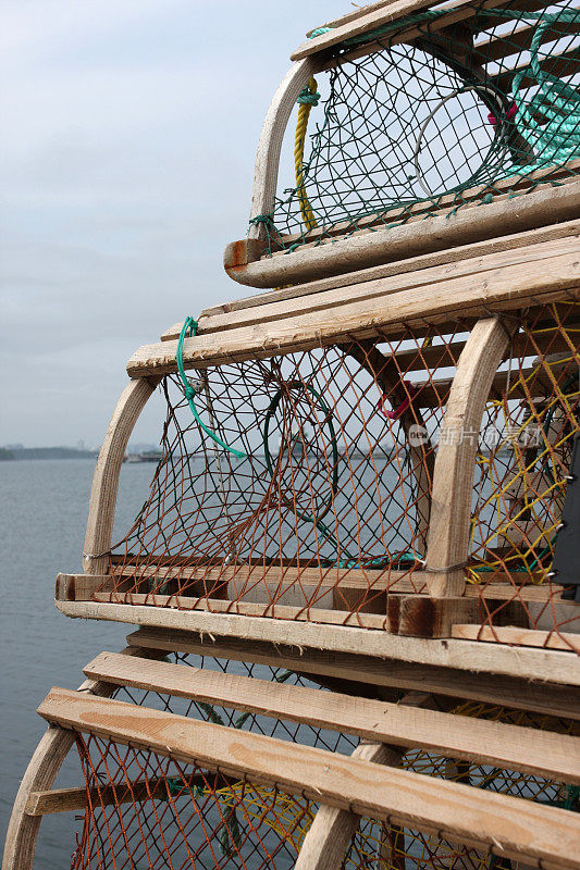 堆叠龙虾陷阱码头在佩吉湾，特写