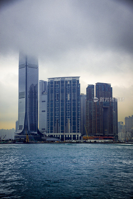 暴风雨中的香港海港