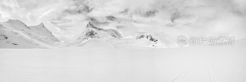 Jotunheimen国家公园的冬季群山全景