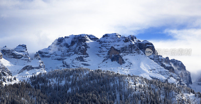 意大利阿尔卑斯山布伦塔的白云石，圣母迪坎皮里奥
