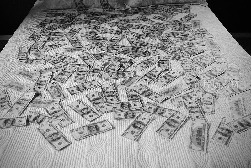床上的钱