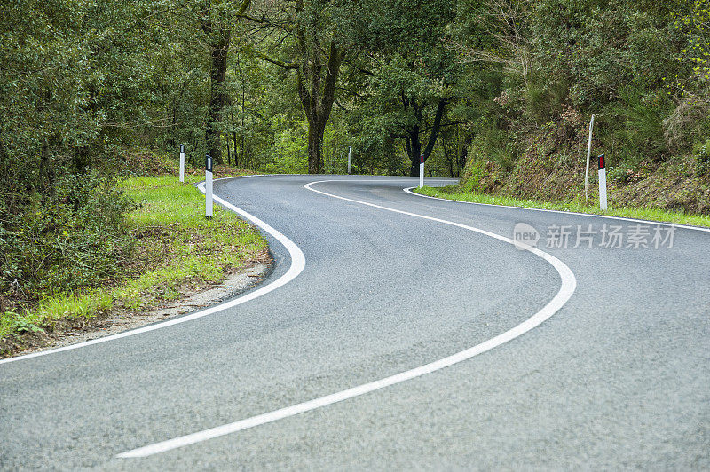 托斯卡纳的蜿蜒道路