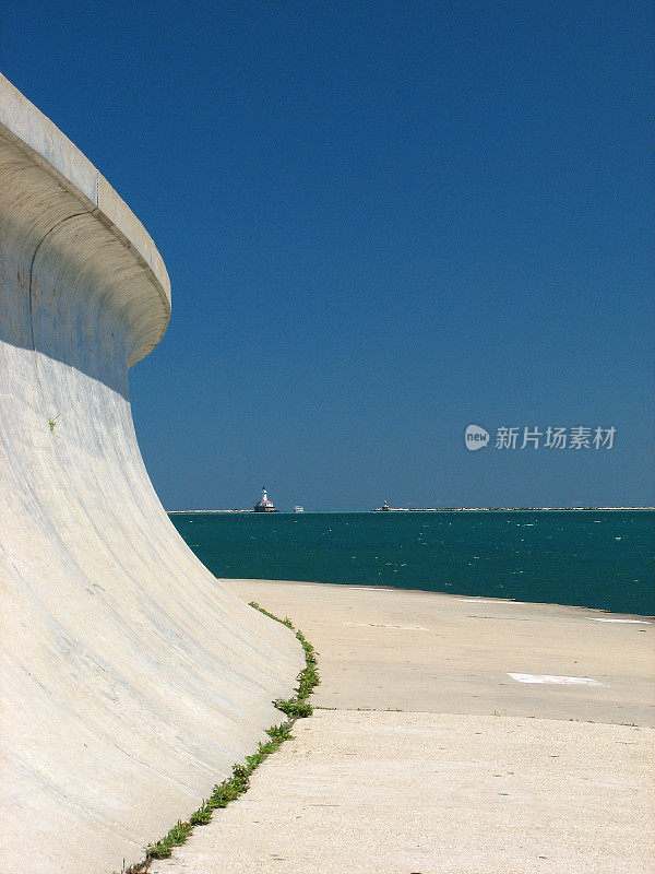 在谢德水族馆的芝加哥密歇根湖防波堤