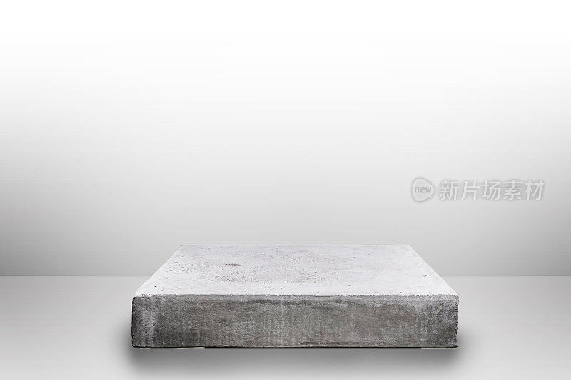 在混凝土梯度背景上空混凝土桌面，模板模拟显示您的产品。