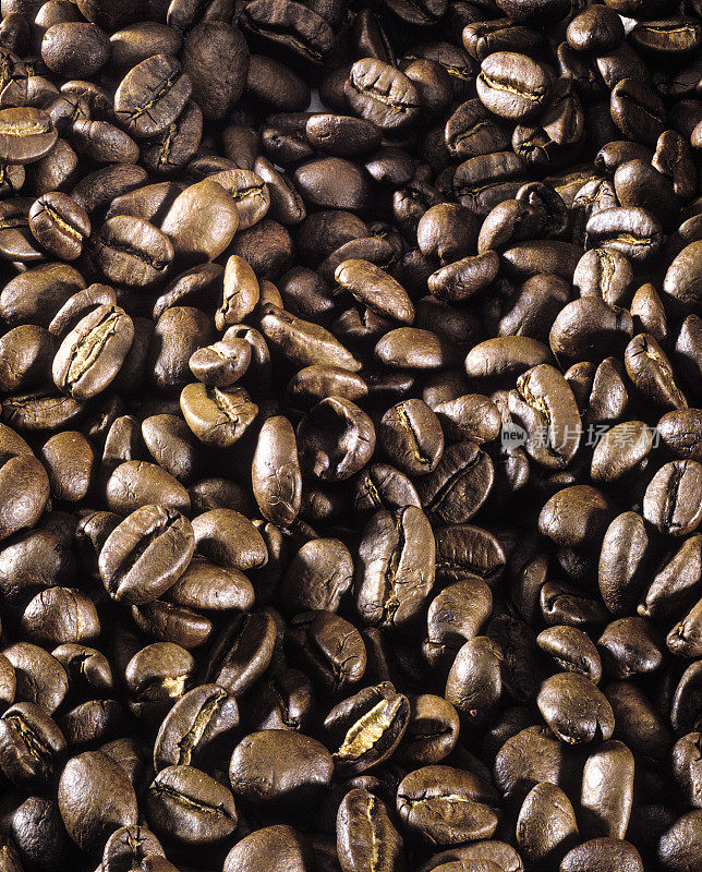 咖啡豆，棕色的轻烤咖啡豆