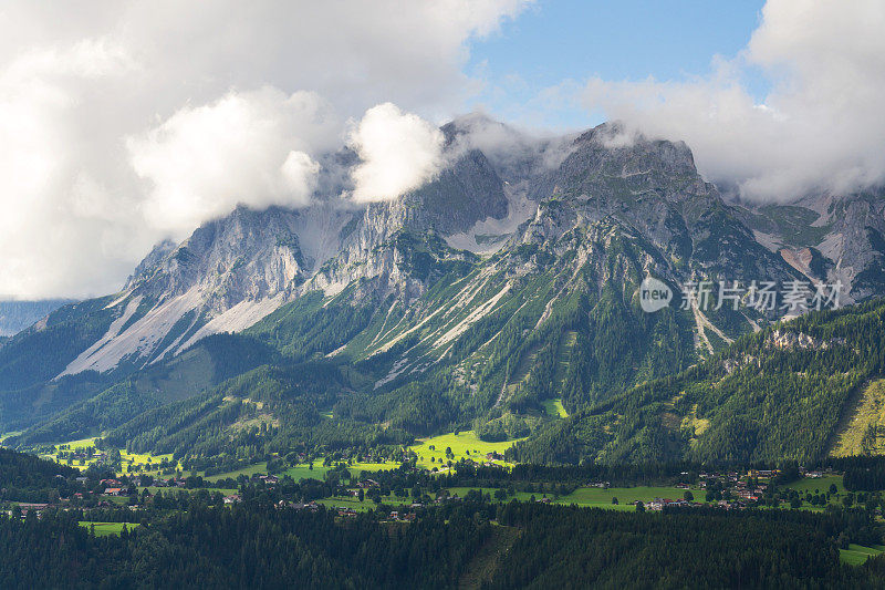奥地利北部石灰岩阿尔卑斯山脉上的达赫斯坦山脉