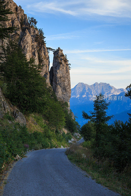 黑山的肮脏道路