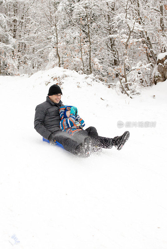 冬天fun-sledding