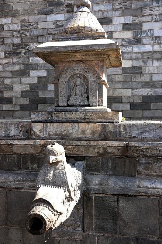 尼泊尔Pashupatinath的公共喷泉