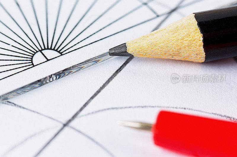 铅笔，指南针和量角器的极端特写