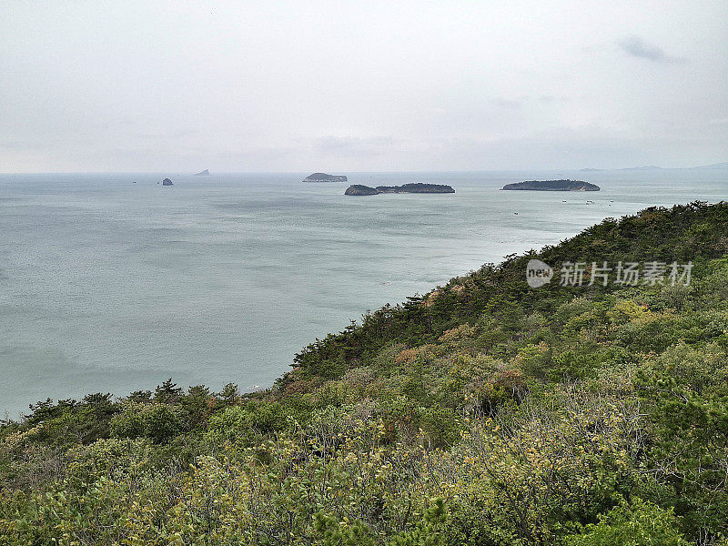 辽宁省大连市滨海路风景优美的海岸线