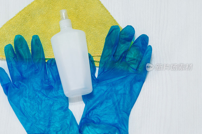 消毒剂、抹布和清洁手套