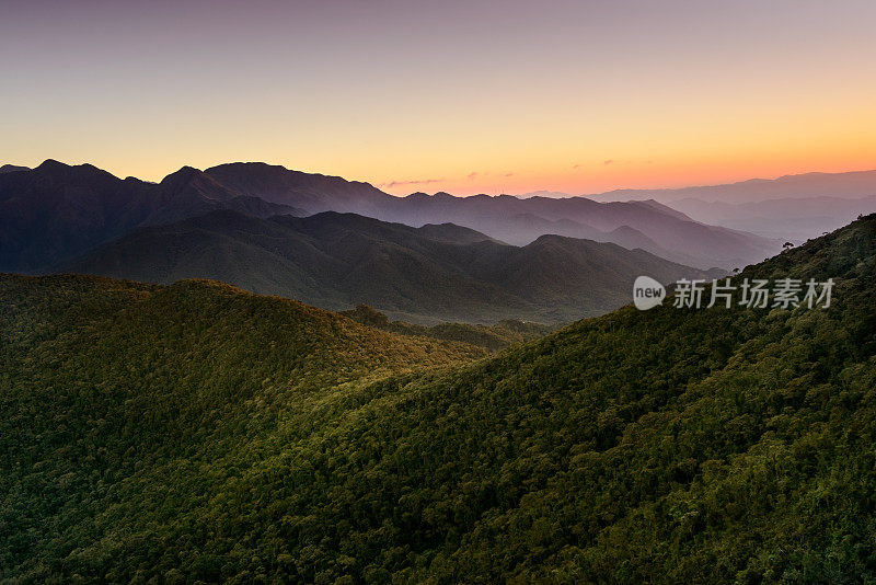 巴西东南部的森林，曼蒂奎拉山脉和山谷