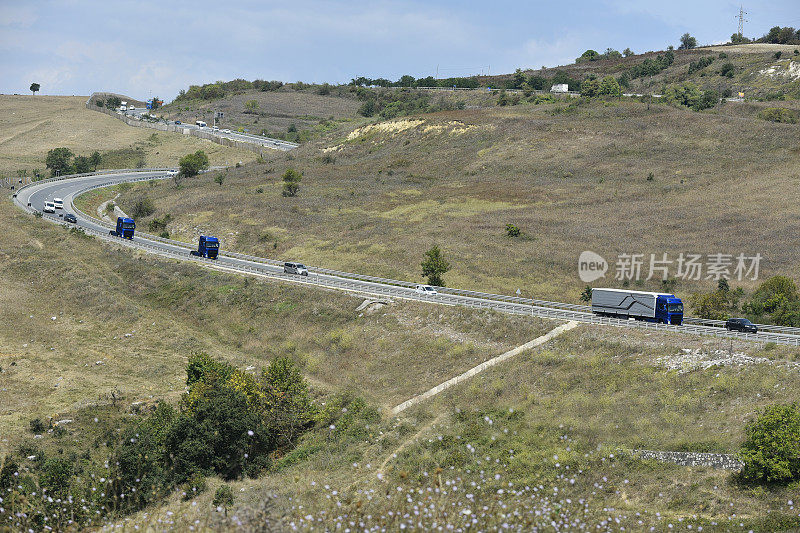 下山的城际公路