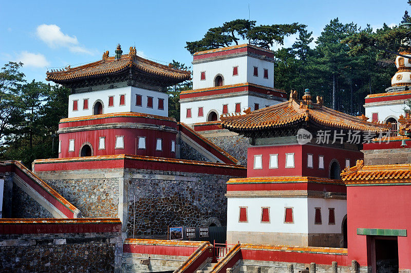 普宁寺的佛塔，俗称大佛寺，是中国河北承德的一座佛教寺院建筑群。