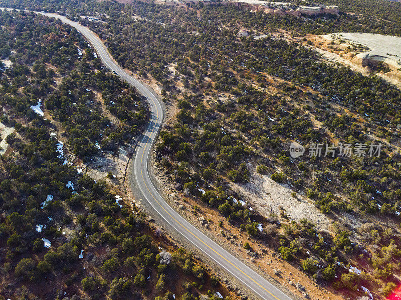 停车各种车架车辆品种高沙漠山区公路景观无人机POV摄影系列