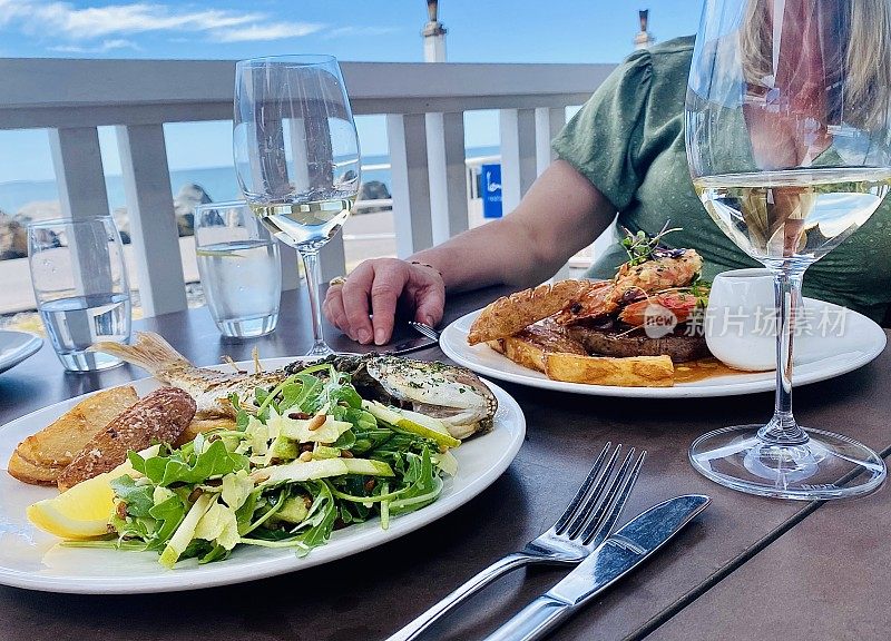 海边露天海鲜午餐