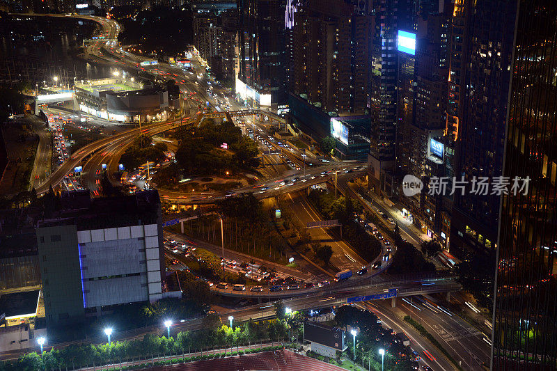 夜晚的十字路口，香港岛
