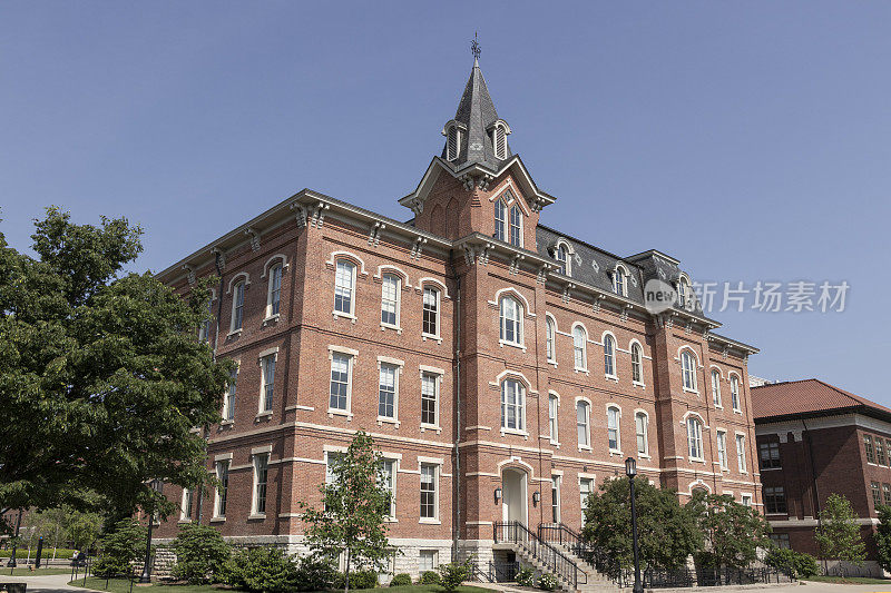 普渡大学校园内的大学礼堂。大学礼堂是普渡大学唯一还在的原始建筑。
