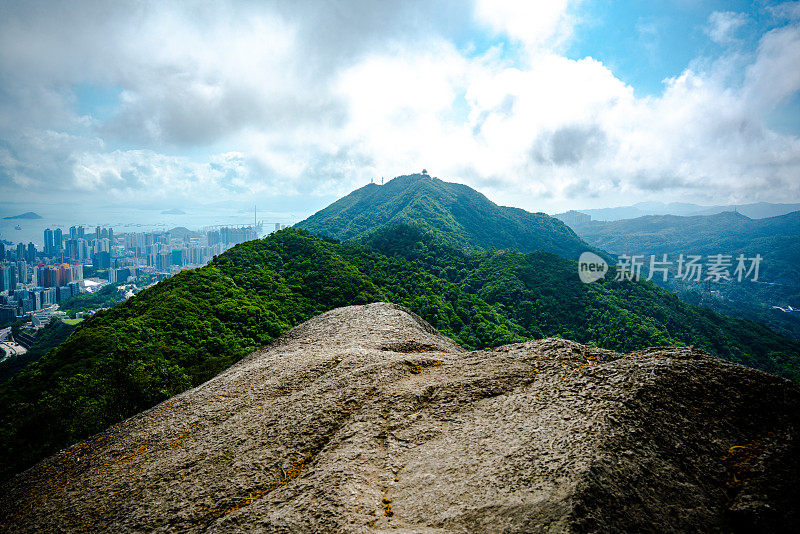 香港狮子山悬崖山顶山上或山上的石头