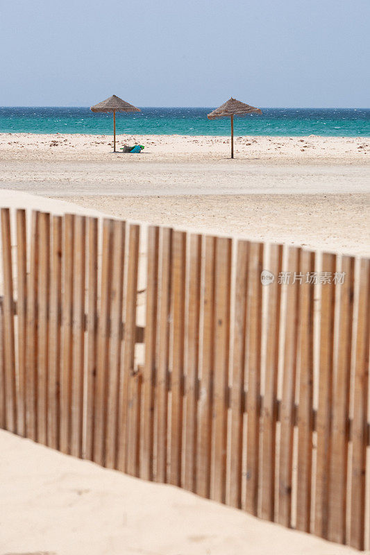 夏天的西班牙安达卢西亚塔里法海滩