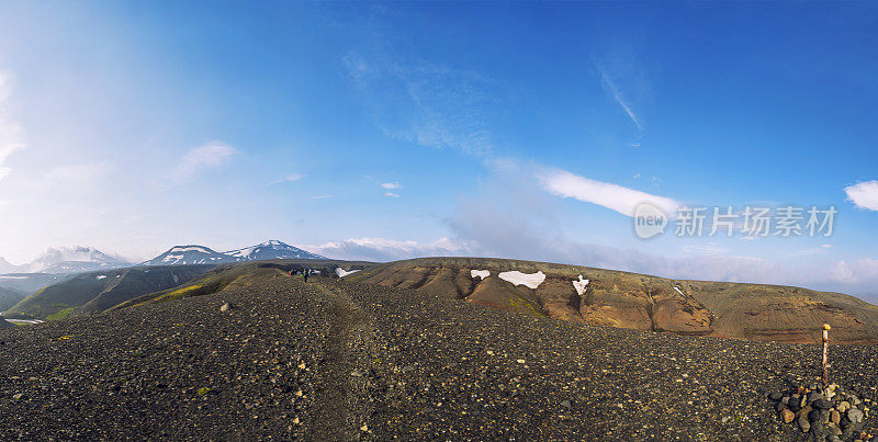 冰岛克林加夫约尔的地热山脉全景