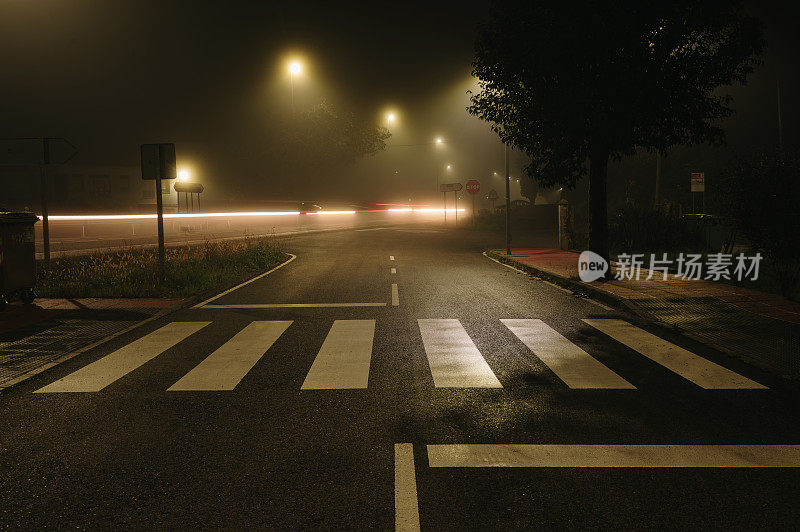 夜间人行横道