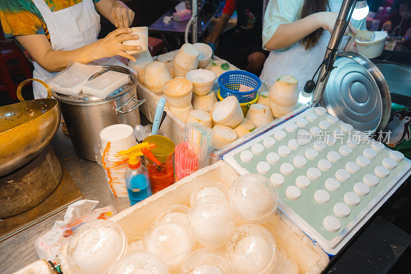 曼谷唐人街夜市的椰子冰淇淋
