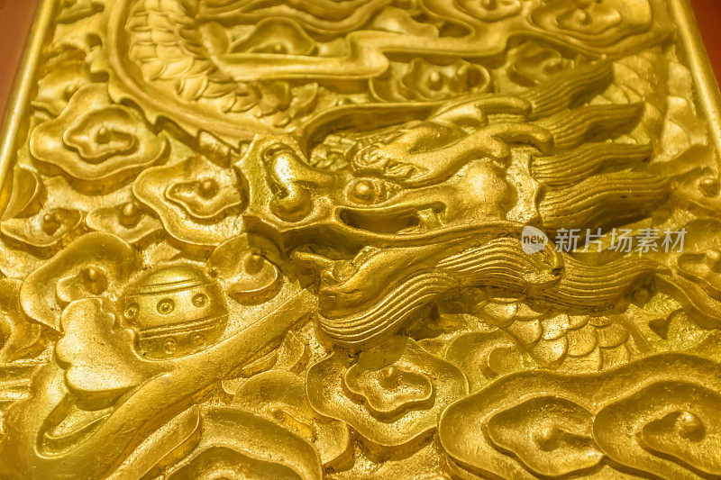 中国龙，祥云，中国复古风格的背景纹理