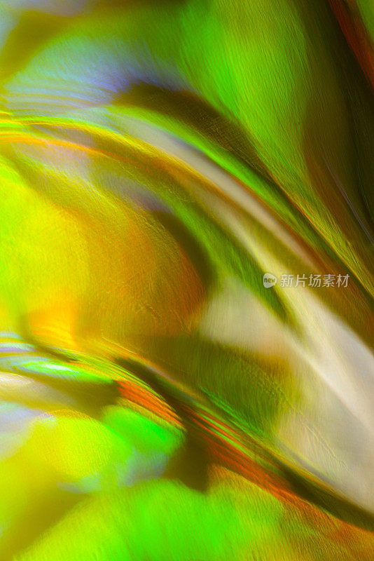 抽象生动的彩色图案。偏振光透过玻璃结构观看。动感缤纷的艺术背景。